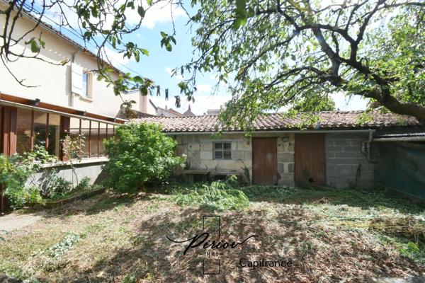 NUEIL-SUR-LAYON – VIE DE PLAIN-PIED – 3 CHAMBRES – DÉPENDANCES – TERRAIN CLOS