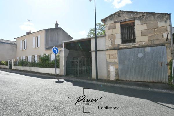 NUEIL-SUR-LAYON – VIE DE PLAIN-PIED – 3 CHAMBRES – DÉPENDANCES – TERRAIN CLOS