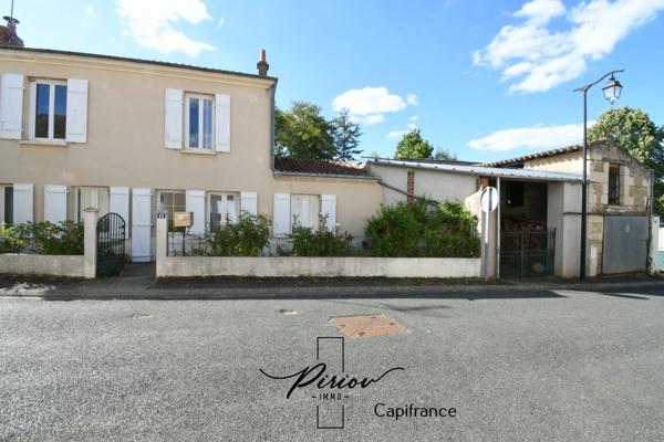 NUEIL-SUR-LAYON – VIE DE PLAIN-PIED – 3 CHAMBRES – DÉPENDANCES – TERRAIN CLOS