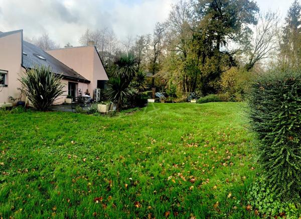 Elegante contemporaine de 202m2 au coeur d'un terrain arboré de 3500m2