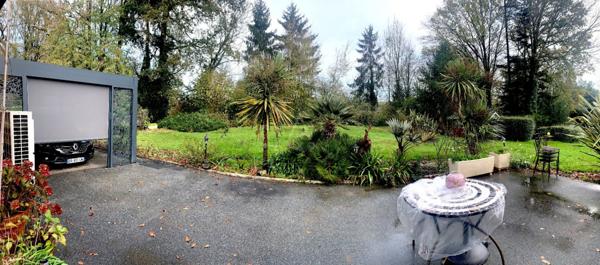 Elegante contemporaine de 202m2 au coeur d'un terrain arboré de 3500m2