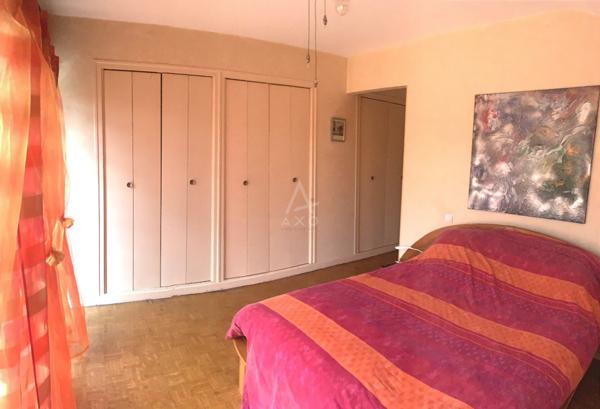 Elegante contemporaine de 202m2 au coeur d'un terrain arboré de 3500m2