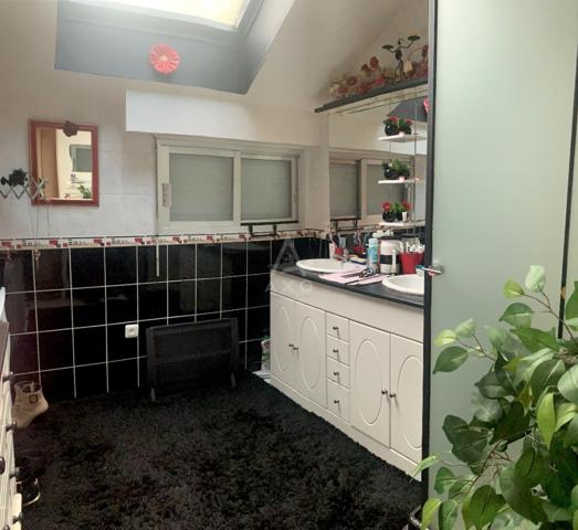 Elegante contemporaine de 202m2 au coeur d'un terrain arboré de 3500m2