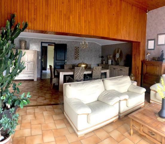 Elegante contemporaine de 202m2 au coeur d'un terrain arboré de 3500m2