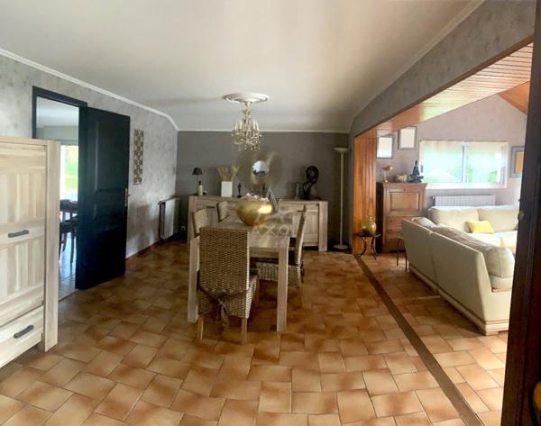 Elegante contemporaine de 202m2 au coeur d'un terrain arboré de 3500m2