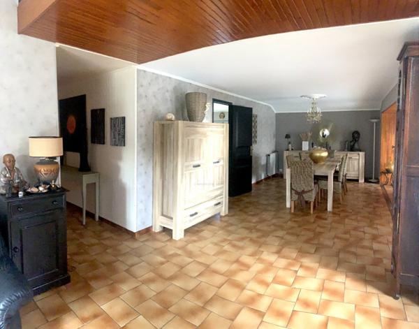 Elegante contemporaine de 202m2 au coeur d'un terrain arboré de 3500m2