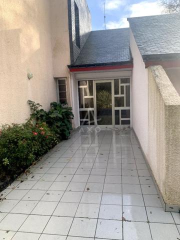 Elegante contemporaine de 202m2 au coeur d'un terrain arboré de 3500m2