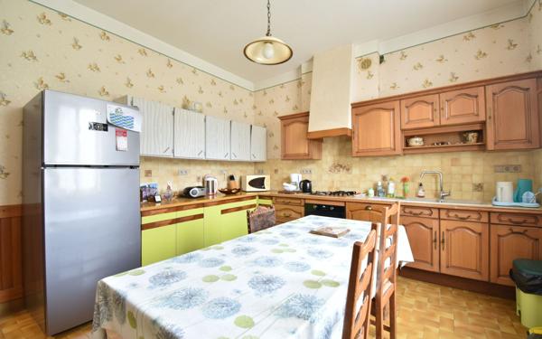 Maison à vendre    8 pièces • 220 m2 Meximieux