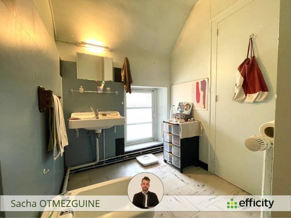 Maison
         5 pièces
        - 106 m² 70 000 € *