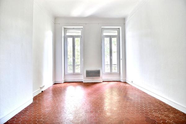 BEL APPARTEMENT 3 pièce(s) 82 m2 - Marseille 13001