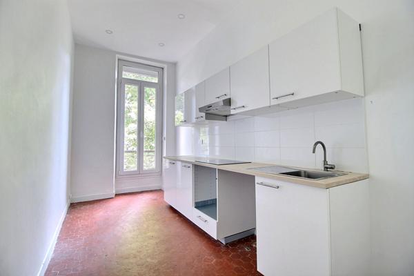 BEL APPARTEMENT 3 pièce(s) 82 m2 - Marseille 13001