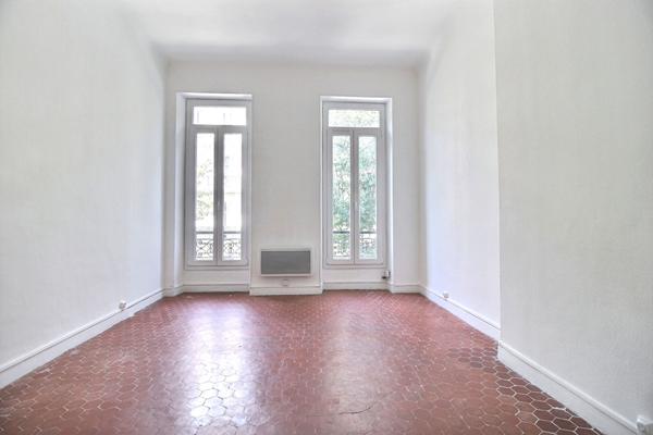 BEL APPARTEMENT 3 pièce(s) 82 m2 - Marseille 13001