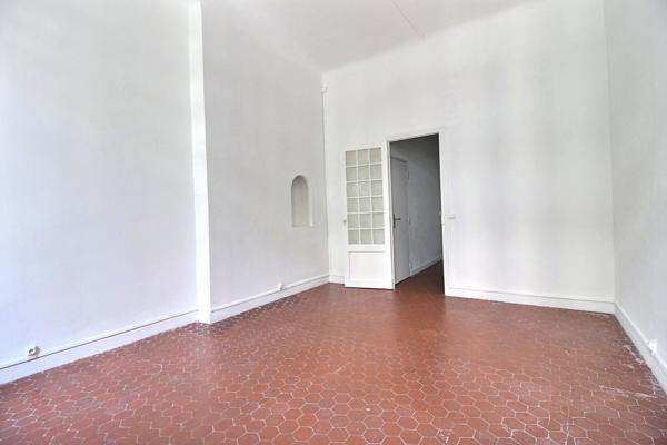 BEL APPARTEMENT 3 pièce(s) 82 m2 - Marseille 13001