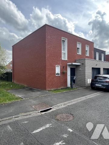 A VENDRE SECLIN Maison récente 3 chambres garage et jardin.
