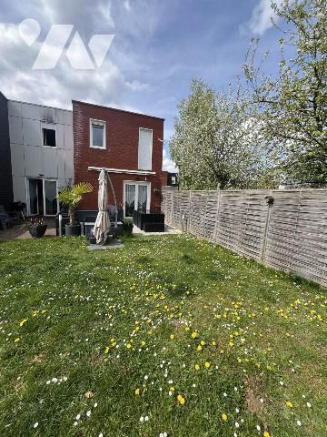 A VENDRE SECLIN Maison récente 3 chambres garage et jardin.