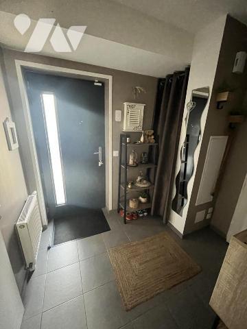 A VENDRE SECLIN Maison récente 3 chambres garage et jardin.
