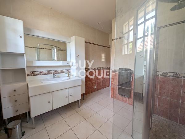 MAISON À VENDRE DE 9 PIÈCES DE 223,00 M²