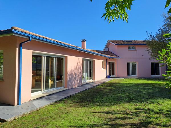 Maison familiale sur jolie parcelle végétalisée