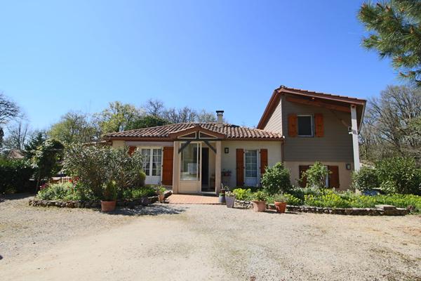 Jolie maison familiale, 5 chambres, proche commerces Prayssac