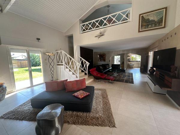 Maison à vendre à Parempuyre en Gironde (33290), ref : 147/814