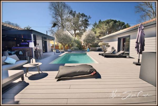 VILLA D'ARCHITECTE DE PLAIN-PIED de 182 m² à vendre 5 pièces SOUSTONS (40) à 500 m du lac