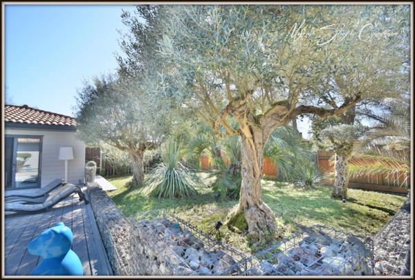 VILLA D'ARCHITECTE DE PLAIN-PIED de 182 m² à vendre 5 pièces SOUSTONS (40) à 500 m du lac