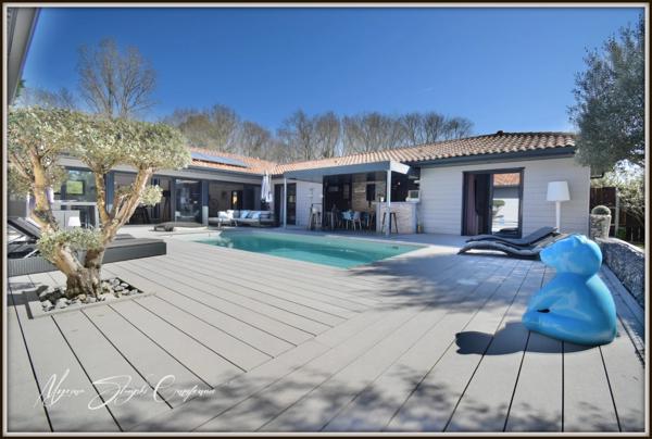 VILLA D'ARCHITECTE DE PLAIN-PIED de 182 m² à vendre 5 pièces SOUSTONS (40) à 500 m du lac