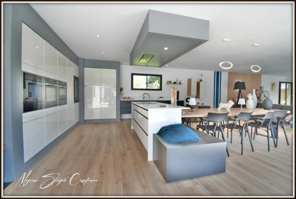 VILLA D'ARCHITECTE DE PLAIN-PIED de 182 m² à vendre 5 pièces SOUSTONS (40) à 500 m du lac