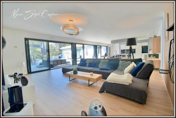 VILLA D'ARCHITECTE DE PLAIN-PIED de 182 m² à vendre 5 pièces SOUSTONS (40) à 500 m du lac