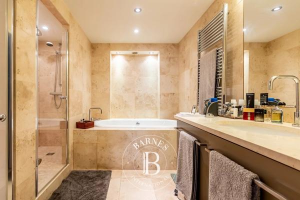 Paris 8ème, Appartement 2 Chambres -  122 m² à vendre