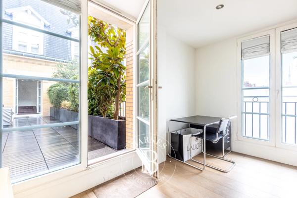 Paris 8ème, Appartement 2 Chambres -  122 m² à vendre