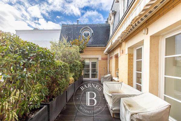 Paris 8ème, Appartement 2 Chambres -  122 m² à vendre