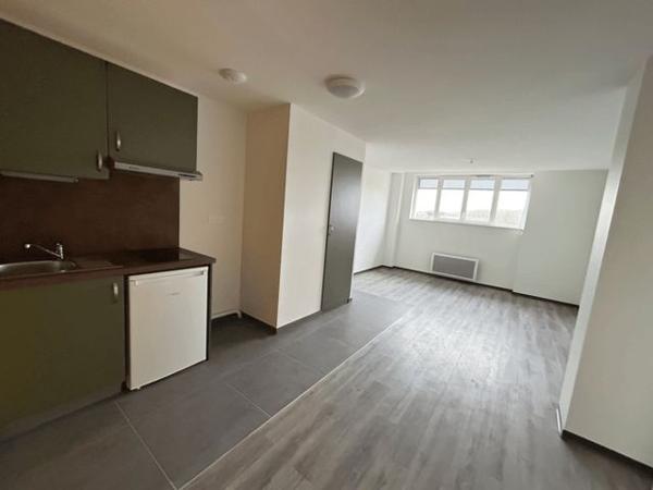 Location Appartement 2 pièces 53.3 m² - 2 RUE LE FULTON Bourges 18000
