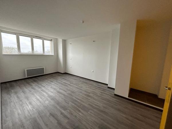 Location Appartement 2 pièces 53.3 m² - 2 RUE LE FULTON Bourges 18000