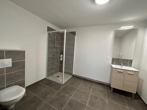 Location Appartement 2 pièces 53.3 m² - 2 RUE LE FULTON Bourges 18000