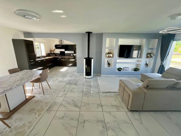 MOUTIERS SUR LAY 85 AU CALME VILLA PLAIN PIED GRAND CONFORT 3 CHAMBRES AVEC DEPENDANCES SUR 720M² CLOS