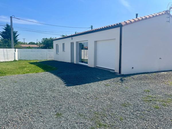 MOUTIERS SUR LAY 85 AU CALME VILLA PLAIN PIED GRAND CONFORT 3 CHAMBRES AVEC DEPENDANCES SUR 720M² CLOS