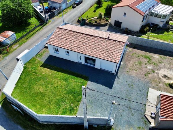 MOUTIERS SUR LAY 85 AU CALME VILLA PLAIN PIED GRAND CONFORT 3 CHAMBRES AVEC DEPENDANCES SUR 720M² CLOS