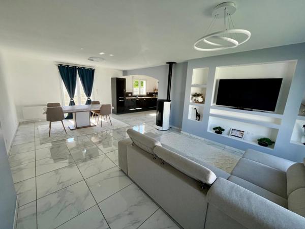 MOUTIERS SUR LAY 85 AU CALME VILLA PLAIN PIED GRAND CONFORT 3 CHAMBRES AVEC DEPENDANCES SUR 720M² CLOS