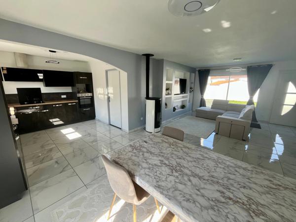 MOUTIERS SUR LAY 85 AU CALME VILLA PLAIN PIED GRAND CONFORT 3 CHAMBRES AVEC DEPENDANCES SUR 720M² CLOS