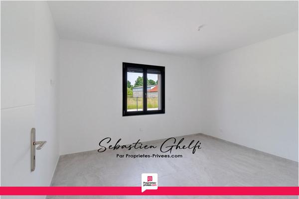 maison de plain-pied-grande pièce de vie-3 chambres dont 1 suite-grand garage-