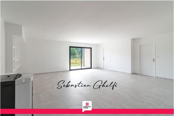 maison de plain-pied-grande pièce de vie-3 chambres dont 1 suite-grand garage-