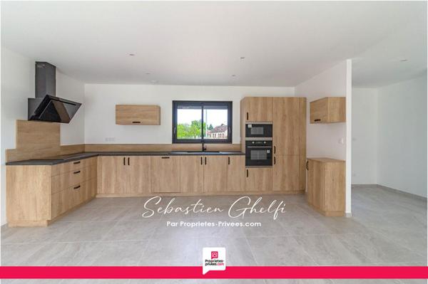 maison de plain-pied-grande pièce de vie-3 chambres dont 1 suite-grand garage-