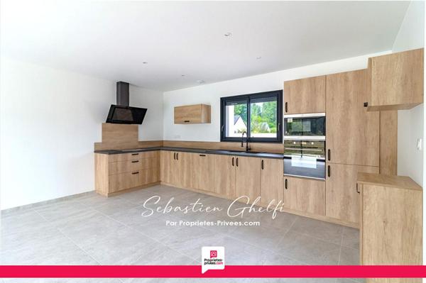 maison de plain-pied-grande pièce de vie-3 chambres dont 1 suite-grand garage-