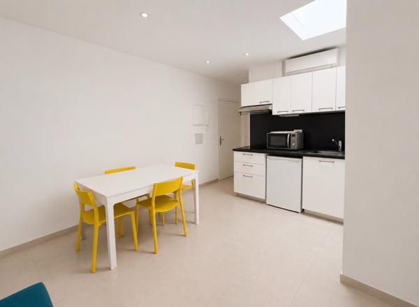 AIX EN PROVENCE -  A LOUER - PLACE DES TANNEURS - 32.84 m2