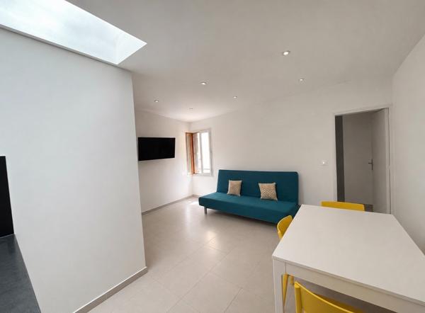 AIX EN PROVENCE -  A LOUER - PLACE DES TANNEURS - 32.84 m2