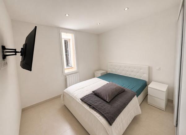 AIX EN PROVENCE -  A LOUER - PLACE DES TANNEURS - 32.84 m2