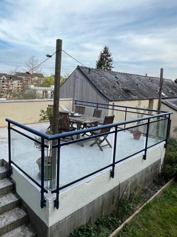 Maison de ville avec terrasse et jardin