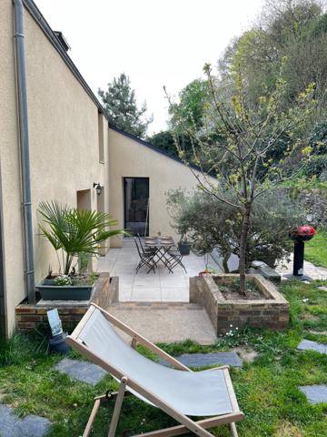 Maison de ville avec terrasse et jardin