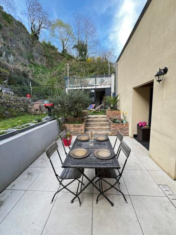 Maison de ville avec terrasse et jardin